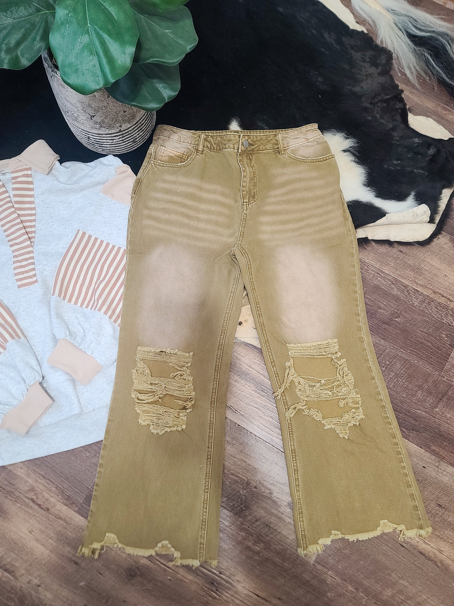 Distressed Wide Leg Jeans